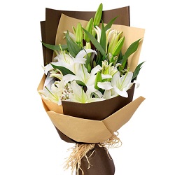 buket-belyih-liliy-belosnezhka-700x700.jpg